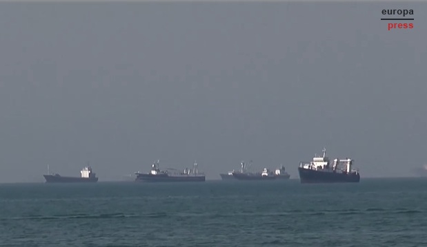 Tensión al límite en el golfo Pérsico: Irán acusa “piratería” de EE.UU. y amenaza con cerrar el estrecho de Ormuz