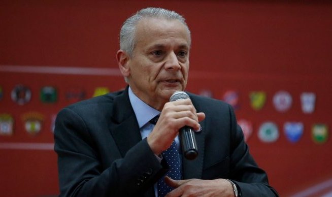 Castrilli tilda de "mediocre" la explicación de Tobar tras polémica por patada de Campusano a Altamirano