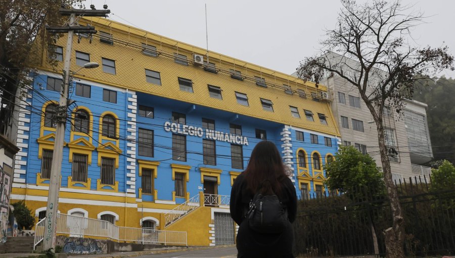 Suspenden clases en Colegio Numancia de Valparaíso tras amenazas de muerte en baño