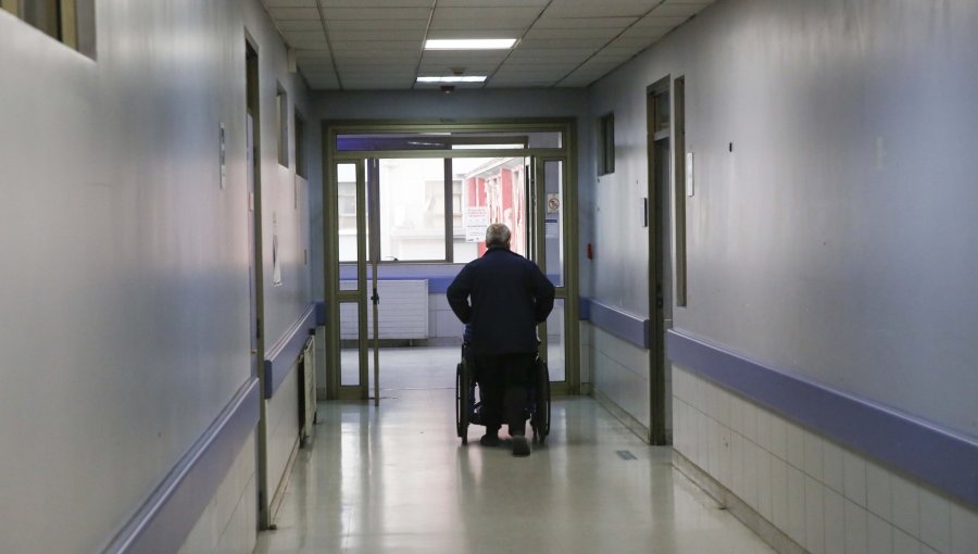 Ministra Chomali revela que hay mil pacientes abandonados en recintos de salud del país