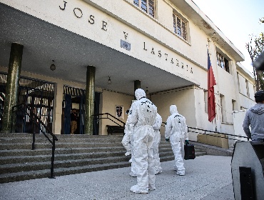 Liceo Lastarria suspende clases tras detención de dos alumnos con material incendiario