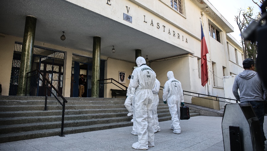 Liceo Lastarria suspende clases tras detención de dos alumnos con material incendiario