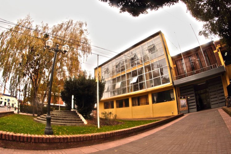Con arraigo nacional quedó estudiante formalizado tras manipular artefacto explosivo en sala de clases de liceo de Linares