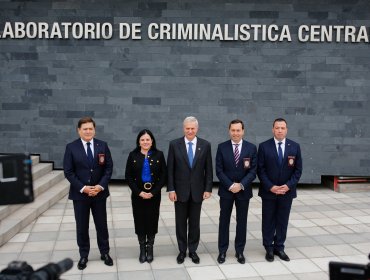 Presidente Kast destaca el fortalecimiento de las capacidades investigativas de la PDI durante visita al Laboratorio de Criminalística Central