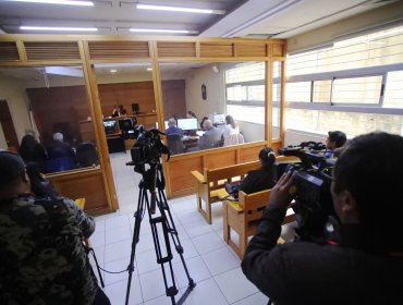 Juez se inhabilita y aplazan revisión de medidas cautelares para imputado por triple crimen en La Reina