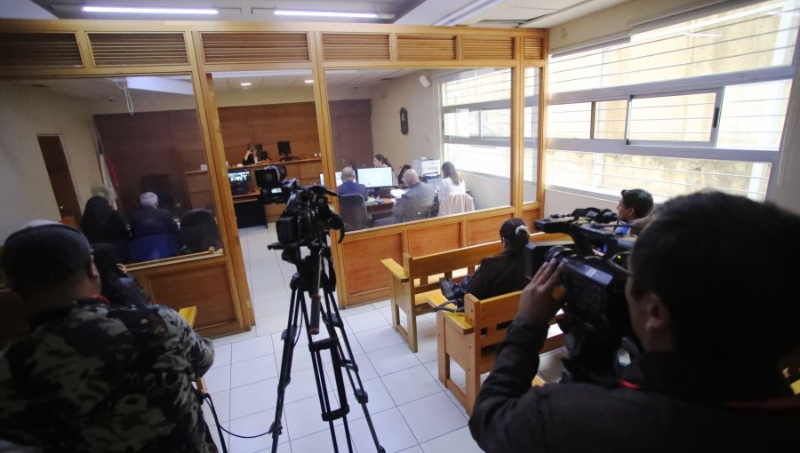 Juez se inhabilita y aplazan revisión de medidas cautelares para imputado por triple crimen en La Reina