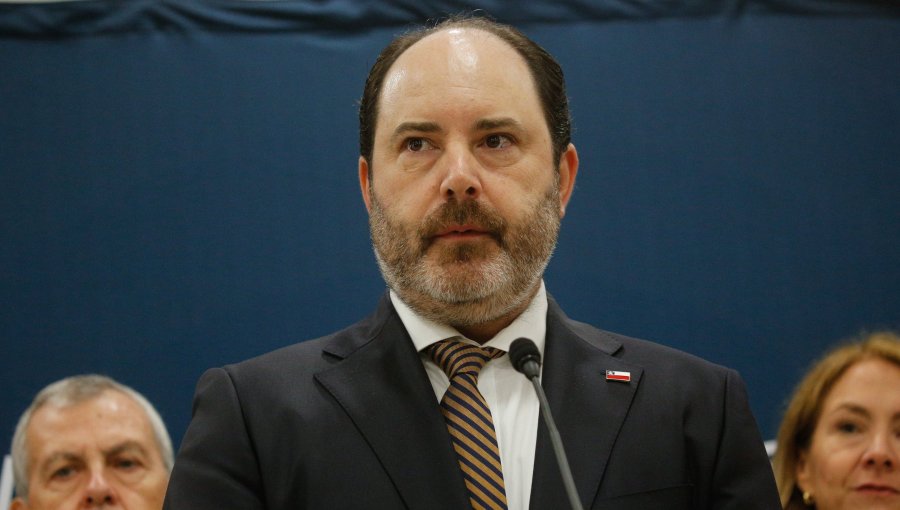 Ministro Tomás Rau alerta por crisis laboral y activa plan urgente tras 38 meses de alto desempleo