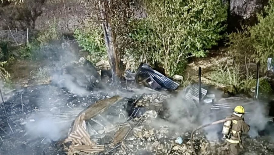 Tragedia en San Esteban: adulto mayor fallece en incendio que destruyó una vivienda