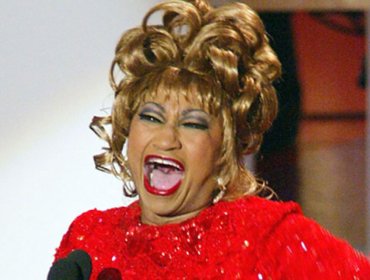 Celia Cruz rompe barreras y se convierte en la primera cantante en español en entrar al Salón del Rock