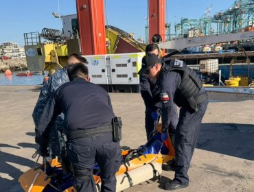 Cuerpo sin vida de una persona fue hallado flotando en sector portuario de San Antonio