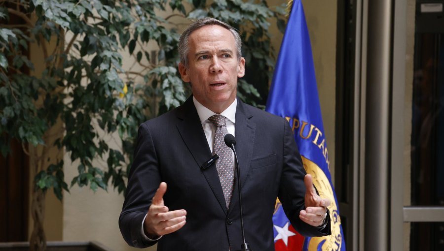 Presidente de la Cámara respalda proyecto de Reconstrucción Nacional, pero reconoce que no está "100% tranquilo"