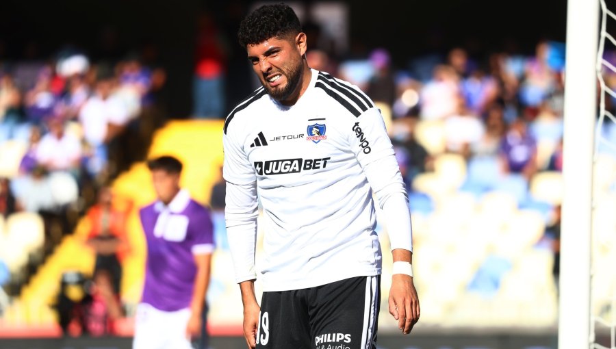 Maximiliano Romero enciende las alarmas en Colo-Colo tras sufrir un golpe en la práctica de cara al partido ante Palestino