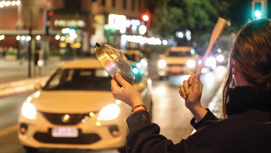 Cacerolazos en distintas ciudades del país se registraron durante la primera cadena nacional del Presidente Kast