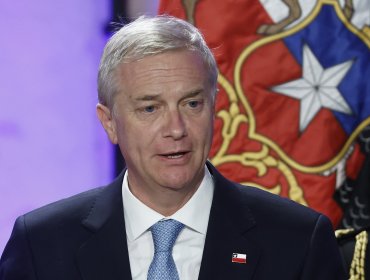 Cadem: Aprobación del Presidente Kast cae a 40% y 49% está de acuerdo con el plan de Reconstrucción Nacional