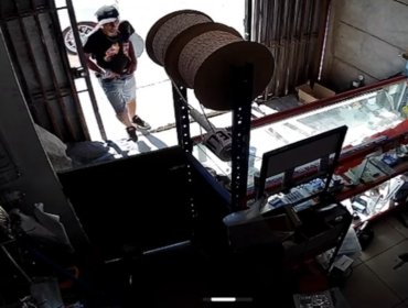 Carabineros detuvo a dos sujetos tras tour delictual en Quilpué: recuperaron automóvil robado e incautaron tres armas