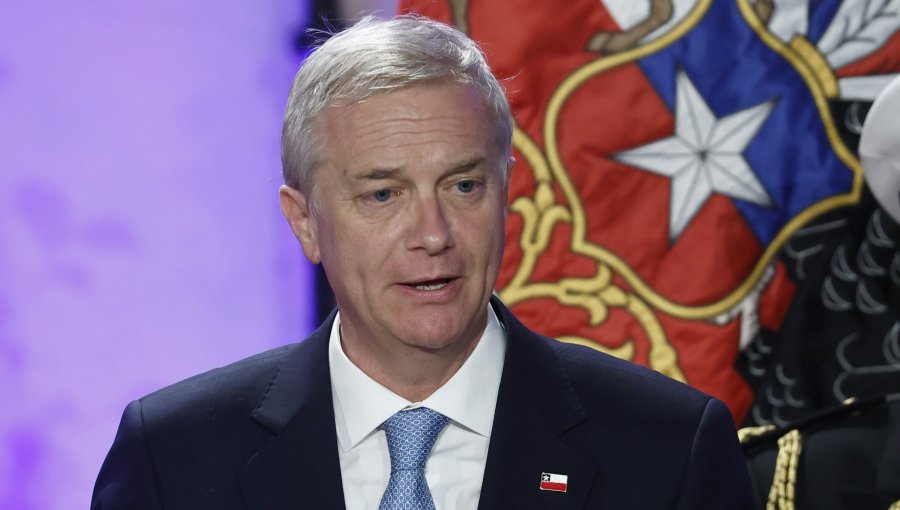 Cadem: Aprobación del Presidente Kast cae a 40% y 49% está de acuerdo con el plan de Reconstrucción Nacional