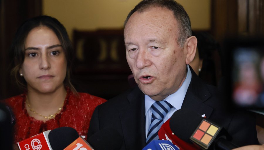 Ministro García Ruminot defiende “megaproyecto” de reconstrucción y descarta riesgos constitucionales