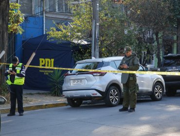 Brutal crimen en Santiago: mujer es hallada asesinada con múltiples heridas en plena vía pública