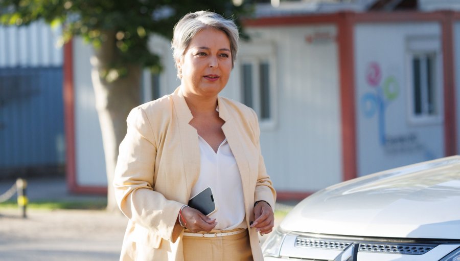 Jeannette Jara arremete contra plan de Reconstrucción Nacional y afirma que "no puede avanzar en el Congreso"