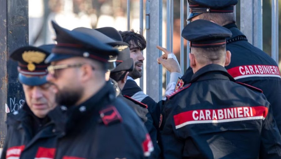 Liberan a más de 30 personas que permanecían retenidas tras un asalto a una sucursal bancaria en Nápoles