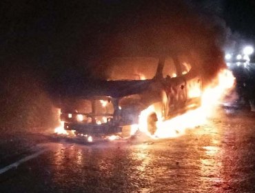 Nuevo ataque incendiario en Collipulli: tres sujetos armados quemaron una camioneta