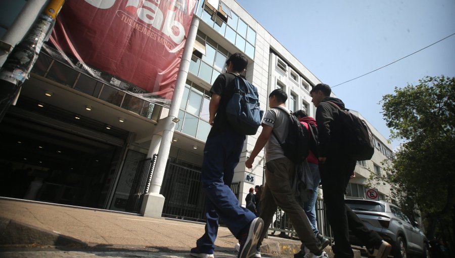 Gobierno busca "estandarizar protocolos" de universidades y colegios tras aumento de amenazas en la región de Valparaíso