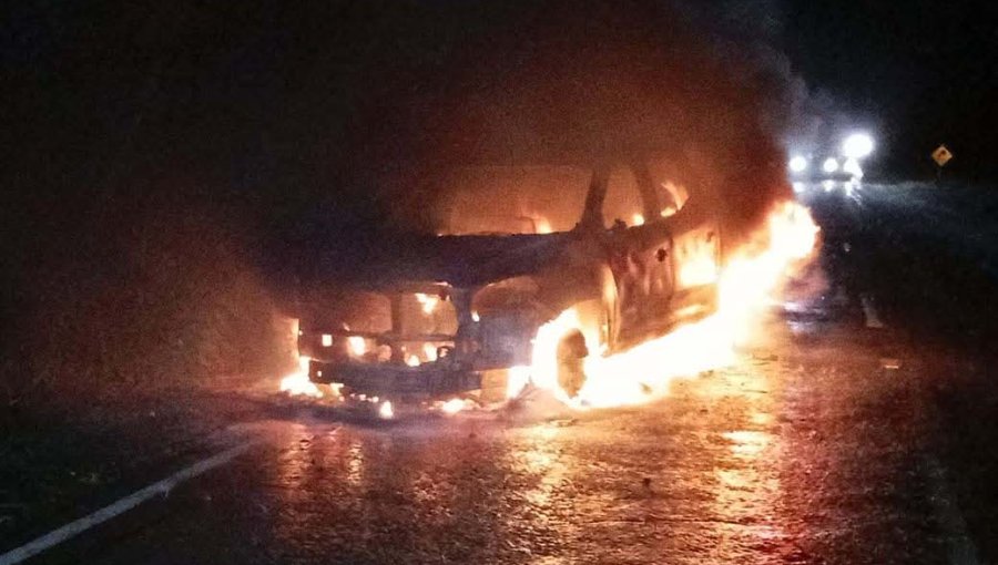 Nuevo ataque incendiario en Collipulli: tres sujetos armados quemaron una camioneta