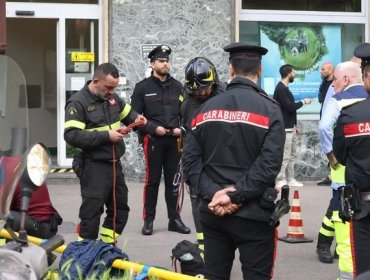 Asaltantes de sucursal bancaria en Nápoles lograron escapar por túnel tras liberación de casi 30 rehenes
