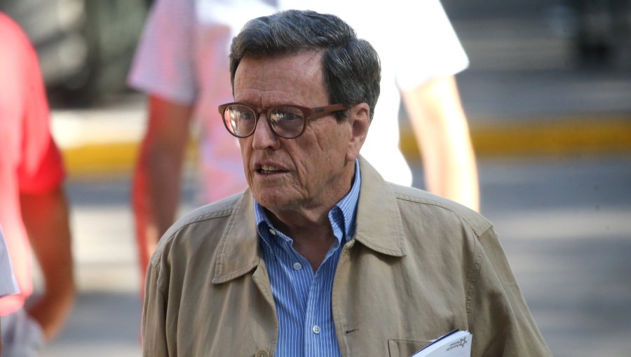 Larraín acusa que el PC y el FA quieren "descalificar" la figura de Kast para "tener una buena tole-tole institucional"