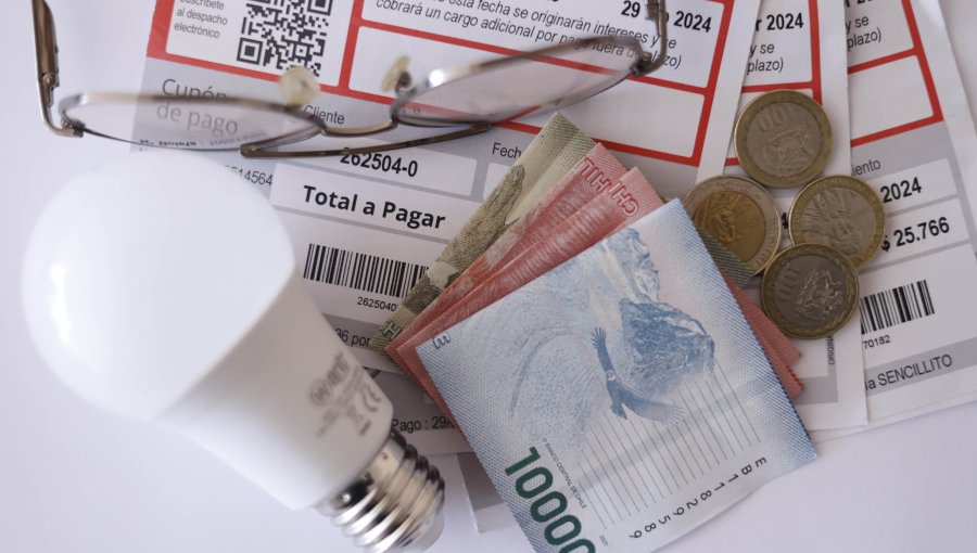 Informe preliminar de la CNE revela que cuentas de la luz subirán 2,4% a partir de julio