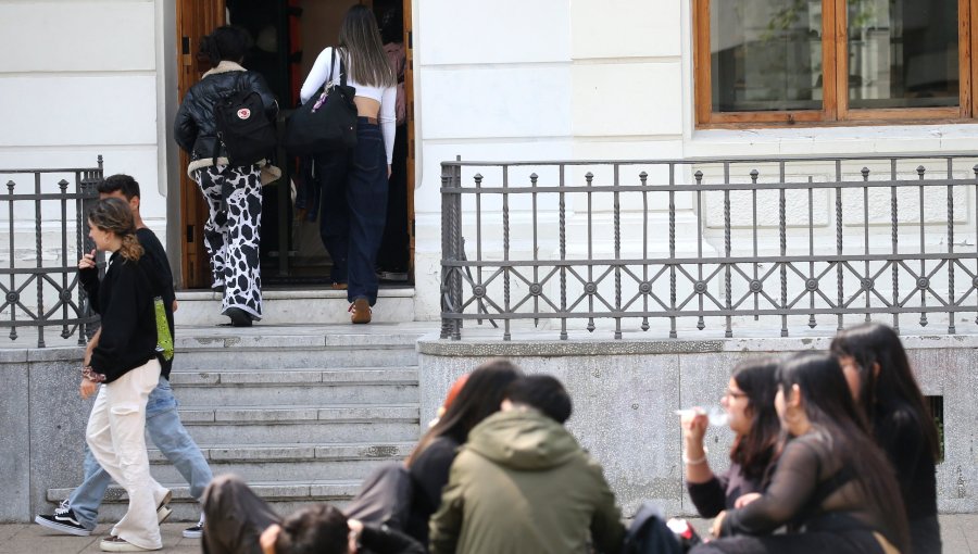 Gobierno confirma que plan de Reconstrucción Nacional no incluirá límite a la gratuidad sobre los 30 años