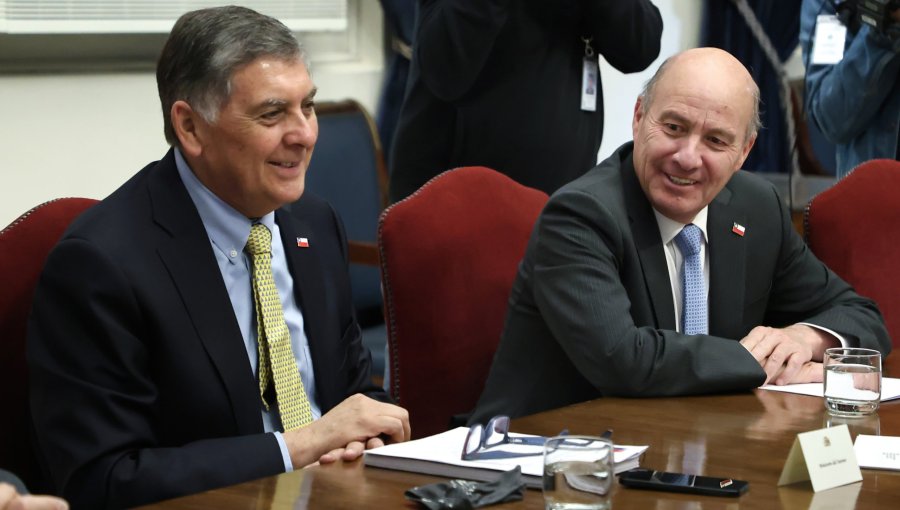 ¿Dos almas en el gabinete de Kast?: Ministro Alvarado sale al paso tras el doble discurso de la “gratuidad”