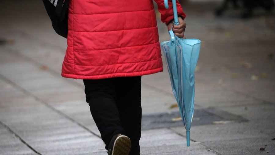 Regresan las lluvias a la zona central: Bajan las temperaturas y anuncian fuertes vientos en el sur