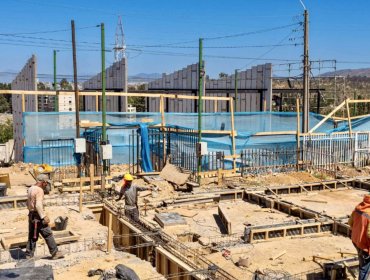 Director de la Escuela de Ingeniería Civil PUCV zanja debate por casas con fallas en El Olivar. "El informe no dice que haya que demoler"