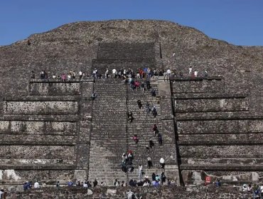 Una mujer muere y varios turistas resultan heridos en un tiroteo en la Pirámide de la Luna de Teotihuacán en México