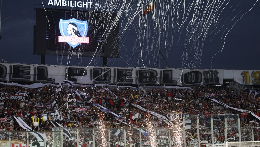 Árbitro consignó lanzamiento de fuegos artificiales y bengales en partido de Colo-Colo ante Palestino