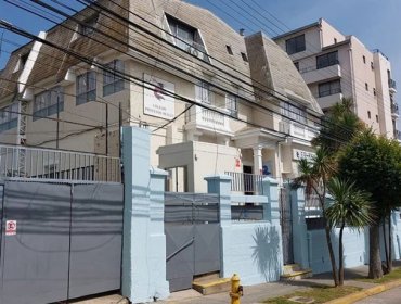 Profesora fue desvinculada de colegio de Viña del Mar tras ser acusada de tapar con cinta adhesiva la boca de estudiantes de 2° básico