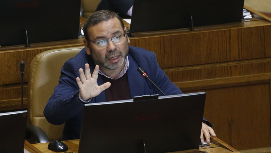 Diputado Barrera se desmarca de Jara y afirma que el PC está por rechazar la idea de legislar el plan de Reconstrucción Nacional