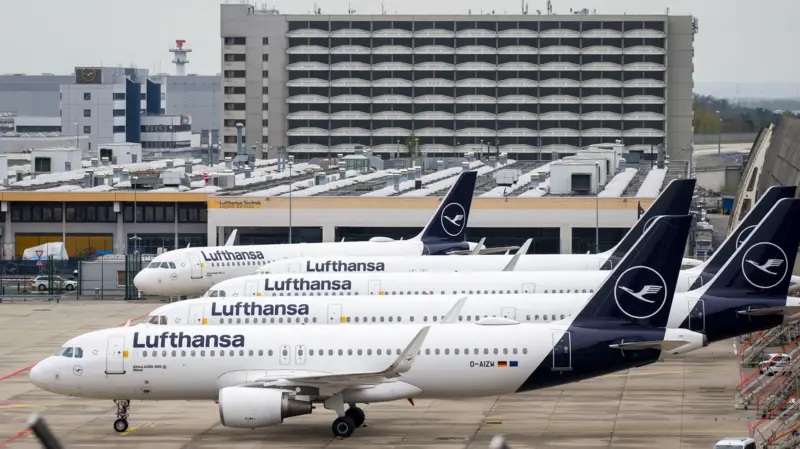 Lufthansa cancela 20 mil vuelos previstos para los próximos meses ante el alza de los precios del combustible