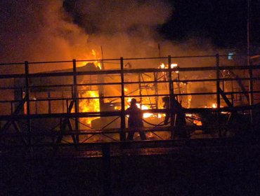 Incendio consume sede del Club Deportivo Cristo Rey en el sector alto de Llolleo en San Antonio