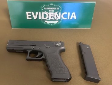 Detienen a adolescente que intentó ingresar a colegio de Maipú con una pistola de fogueo: el menor ya mantenía antecedentes