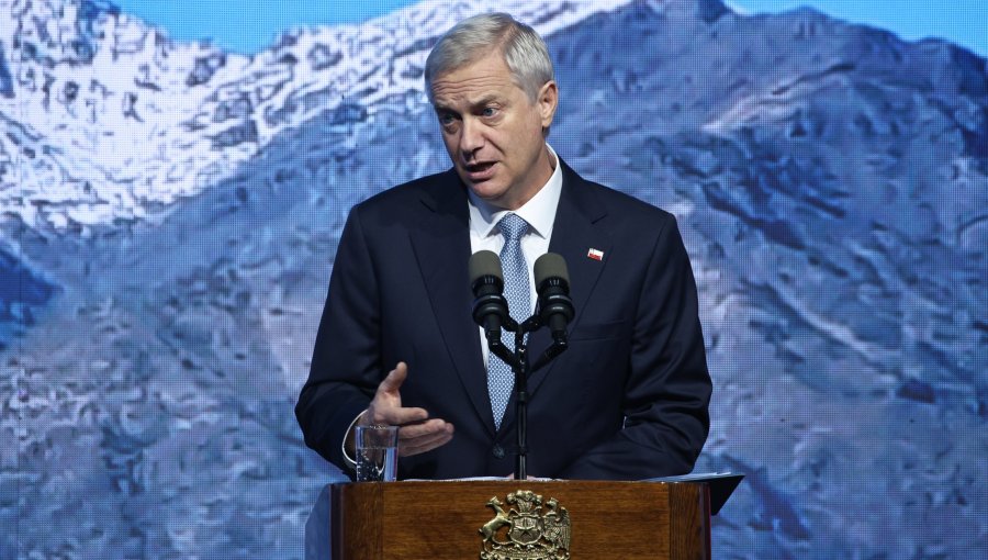 Presidente Kast ironiza por cena con amigos en La Moneda: "Era más barato un sanguchito adentro''