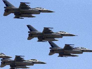 Nuevo escándalo político en Perú: renunciaron el Canciller y el Ministro de Defensa por fallida compra de aviones militares F16