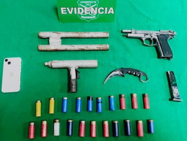 Detienen a dos adolescentes por robo de celular y hallan armas en vivienda en Quintero