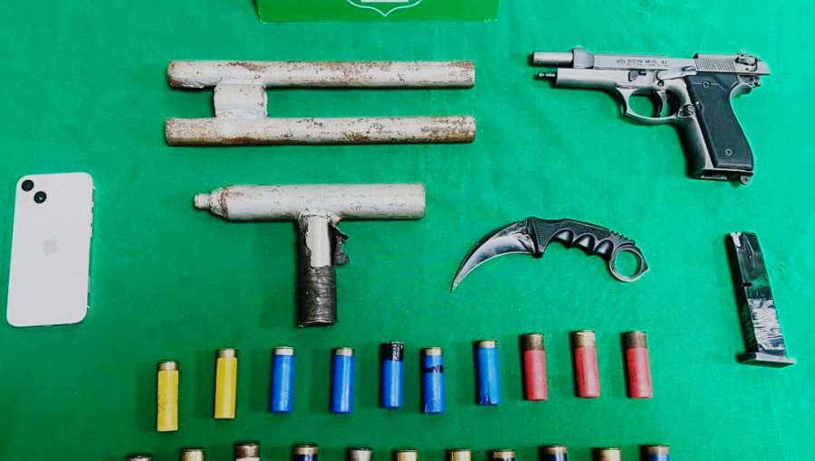 Detienen a dos adolescentes por robo de celular y hallan armas en vivienda en Quintero