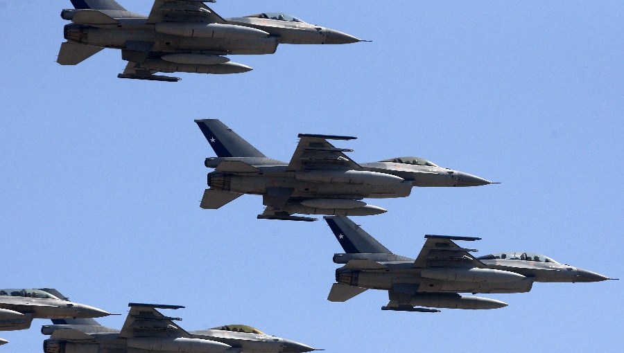 Nuevo escándalo político en Perú: renunciaron el Canciller y el Ministro de Defensa por fallida compra de aviones militares F16