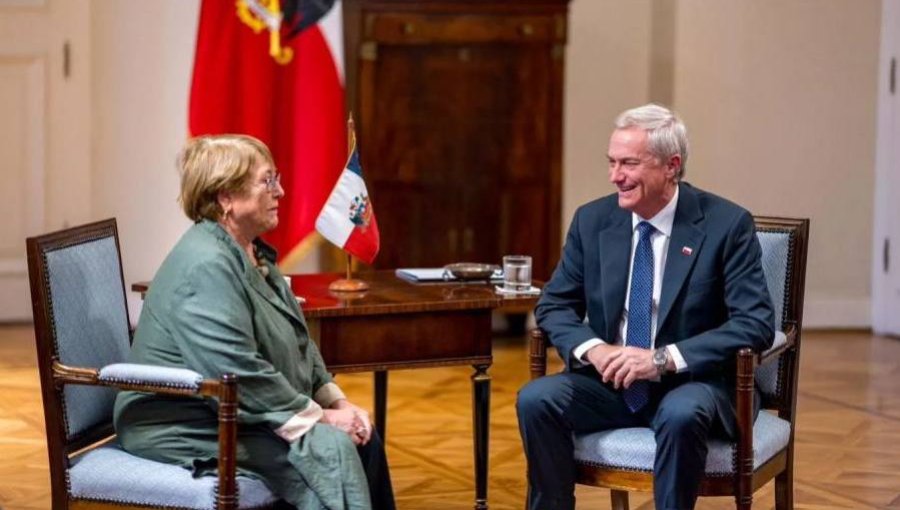 Cadem: Kast mantiene aprobación de 42% y un 50% respalda candidatura de Bachelet a la ONU