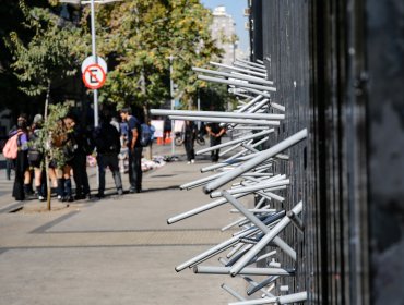 Tres liceos emblemáticos en Santiago fueron tomados en protesta al avance de "Escuelas Protegidas"