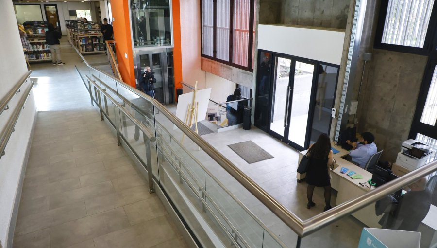 Reinauguran el Café Literario de Providencia que fue vandalizado durante el estallido social