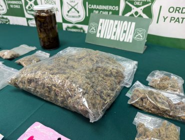 Mujer queda en prisión preventiva tras operativo por drogas y armas en San Antonio